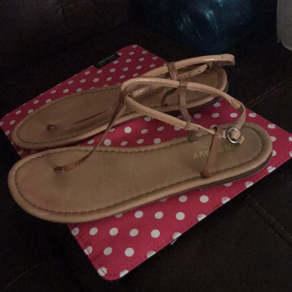 Old Navy T-strap sandals - Picture 2 of 3